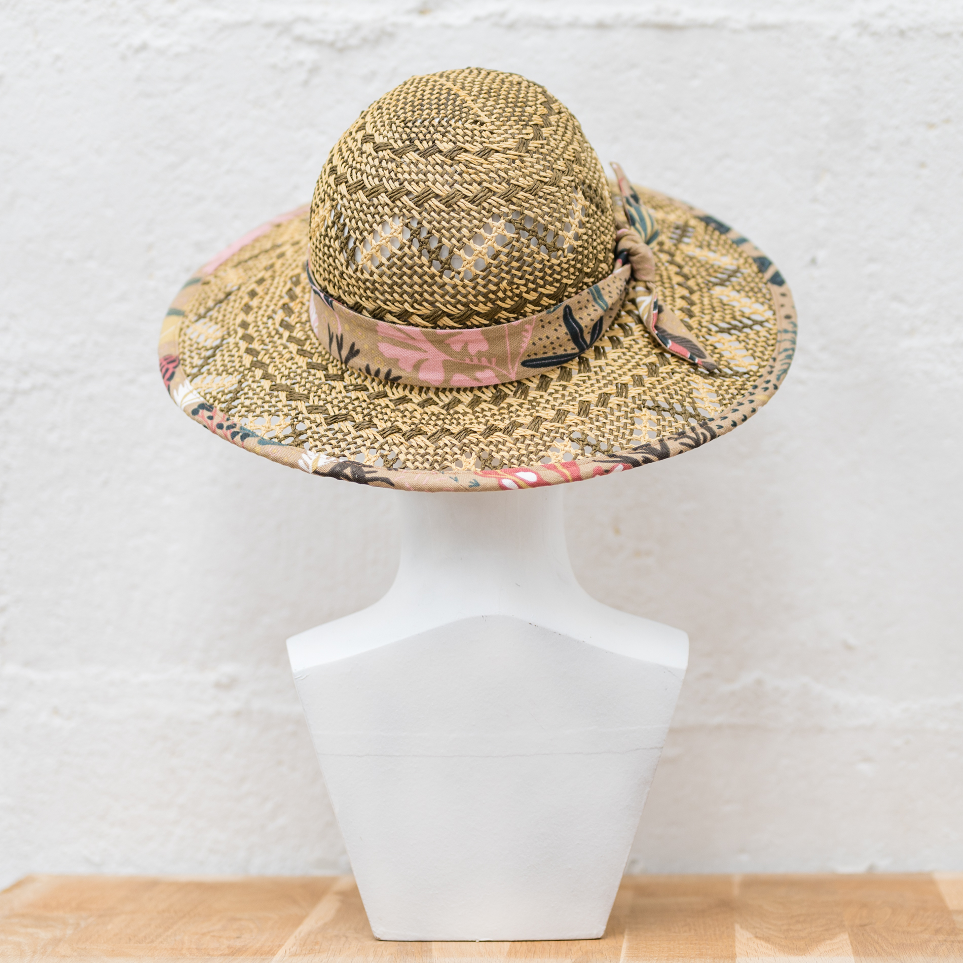 Comment mouler de la paille pour faire des chapeaux - Kit confection mes-jolis-chapeaux-202205-1244